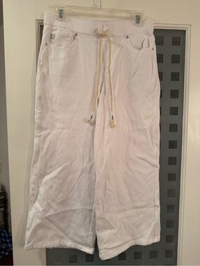 Kim Gravel  Wide-Leg Drawstring Pants. 6 and 8